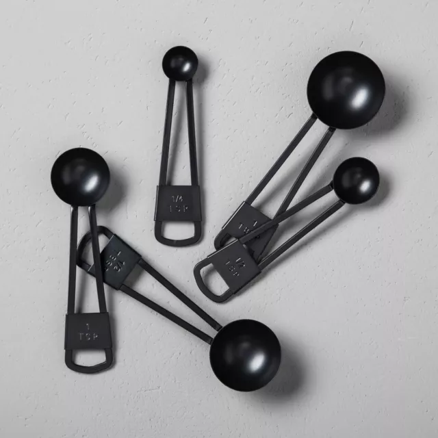 5pc Cucharas Medidoras Juego Negro - Chimenea & Mano Con Magnolia Acero