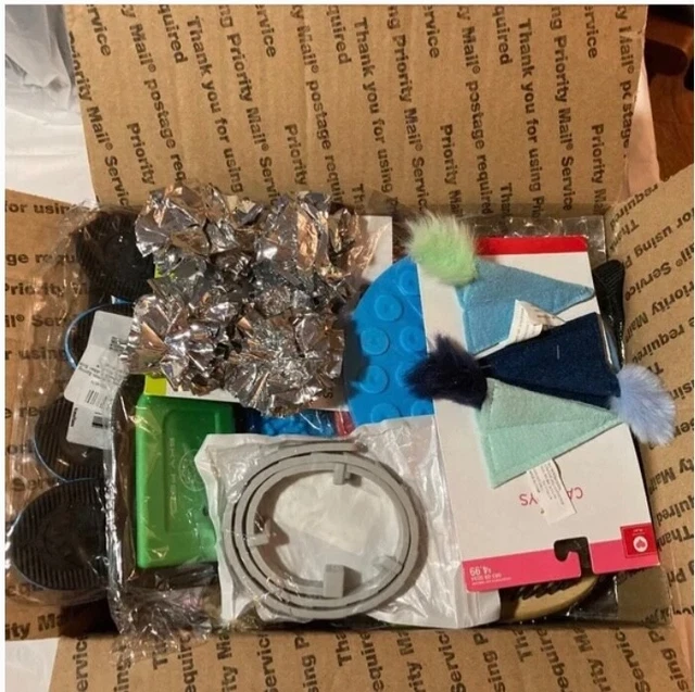Mystery Pet Accessory Box!!!Over 30 New Items!!
