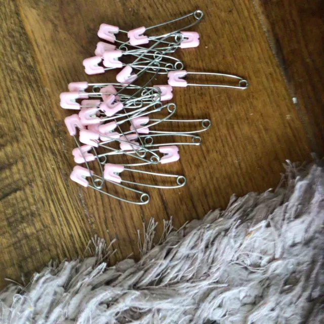 24 Nappy Pins In Pink