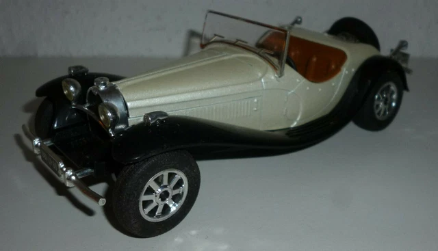 Lot De 3 Voitures Majorette échelle 1/24 : Chevrolet Corvette, Jaguar Et De La Chapelle Type 55