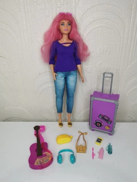 BARBIE FWV26 DAISY Doll and Travel Set with Kitten Luggage