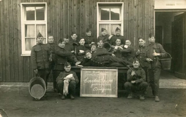 Militaire Carte PHoto de soldats du 8 ème Régiment en 1925 Réfectoire Dangreau