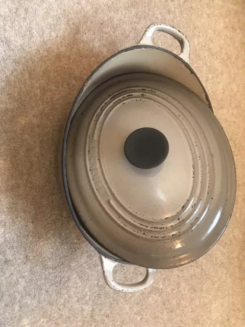 Le Creuset cast iron casserole dish. 28cm, 4.7L.