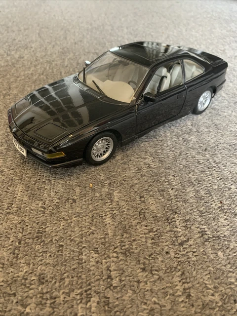 BMW 850i 1990 échelle 1:18 Maisto Special Edition - Bleu Foncé, Modèle Moulé Sous Pression (occasion)