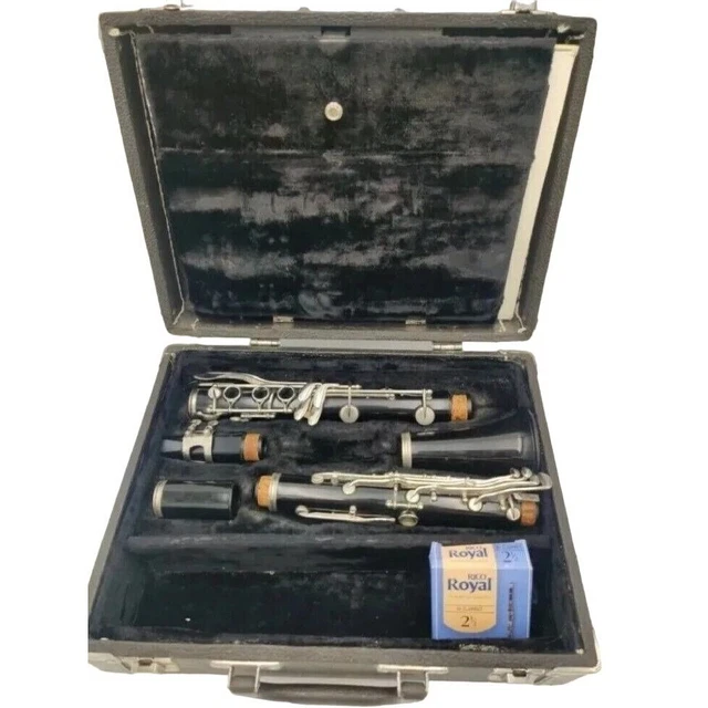 Bundy Resonite Clarinet the Selmer company, U.S.A. with mouthpiece refurbished Bundy Resonite Clarinet the Selmer company, U.S.A. with mouthpiece refurbished