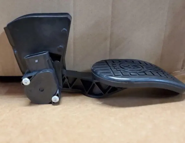 05036MA NEW KW FUEL PEDAL, also D21-6021-300