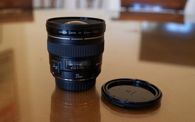 Canon EF 20mm f/2.8 USM Lens - Pristine