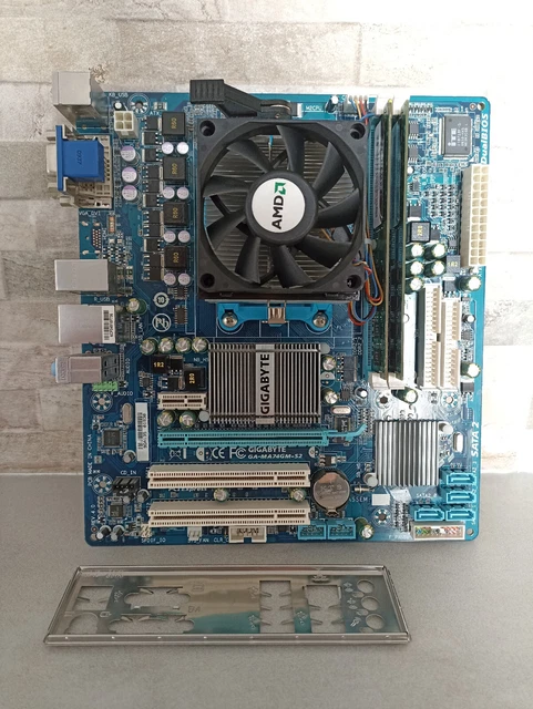 Pack Carte Mère GIGABYTE GA-MA78G-DS3H + CPU AMD Athlon II X2 240 + 4Go DDR2 + I/O Shield