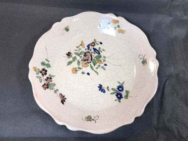 Ancienne belle assiette en terre vernissée du 18ème de déco décor de fleurs