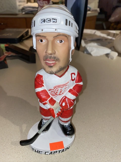 Detroit Red Wings Steve Yzerman Hand Painted Bobble Head Captain Detroit Red Wings Steve Yzerman Hand Painted Bobble Head Captain