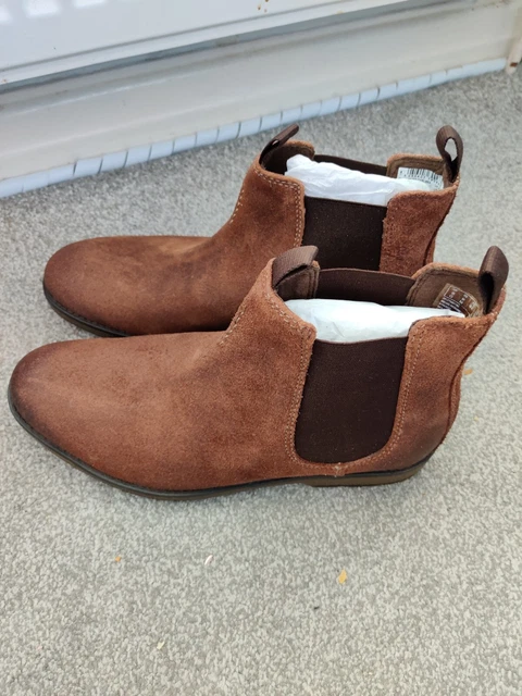 clarks hinman chelsea boots