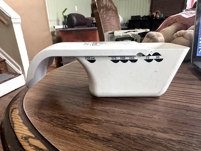 The Pampered Chef Adjustable Dry Measuring Cup 250 ml Or 1 Cup