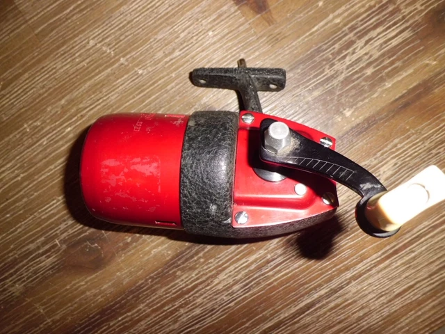 Vintage TRUE TEMPER UNI-SPIN 63L Spincasting Reel made in USA