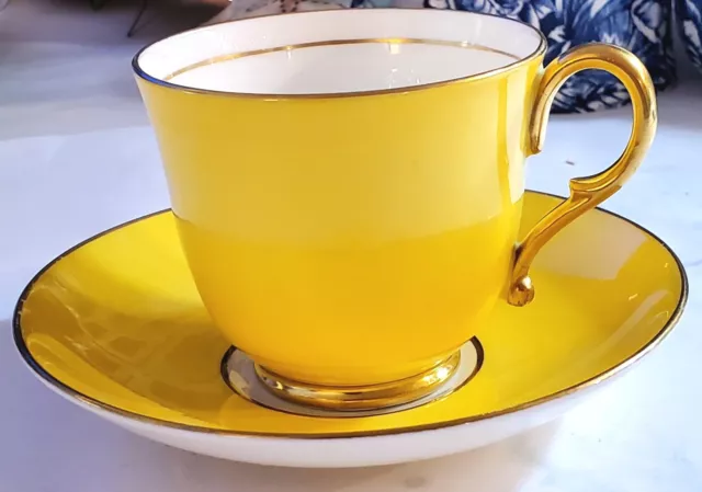 Taza de té y platillo Paragon de appt a Su Majestad la Reina María China fina RARO