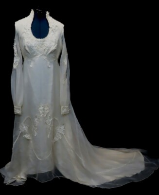 White Gunne Sax Long Sleved Lace Sweetheart Wedding Dress