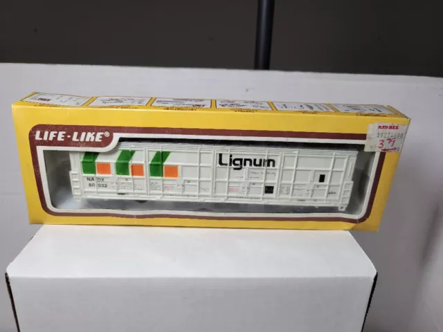 Life-Like Trains Lignum Thrall Door Car #8994  HO Scale