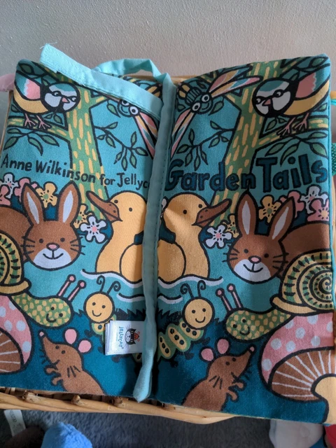 Libro suave Garden Tails Jellycat London Touch and Feel Babies