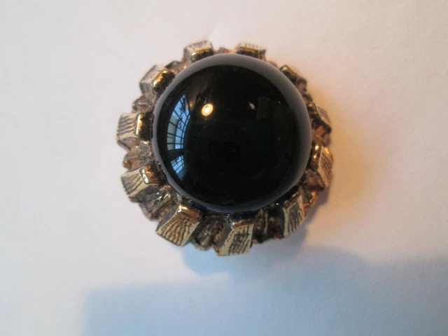 Bouton ancien en verre noir et métal doré - Dessus bombé