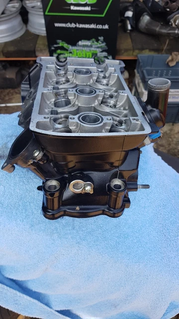 MV Agusta 800 testata per riparazioni