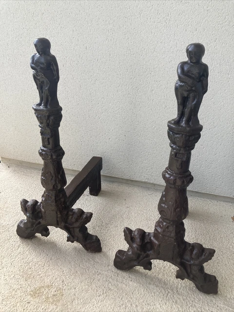 Paire De Chenets Anciens Pour Cheminée - Décoratifs En Fonte Ou Métal - Vintage