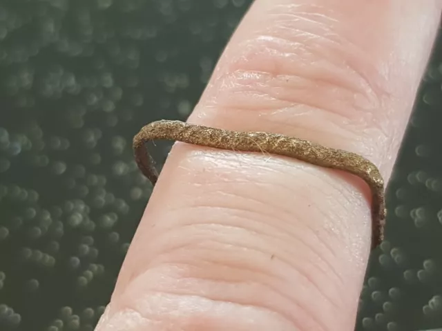 Very rare Roman ladies little copper alloy ring. Please read description L32j