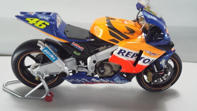 ミニカー MINICHANPS Honda RC211V Valentino Rossi Minichamps 1/12 Honda RC211V 2002 Valentino Rossi Repsol