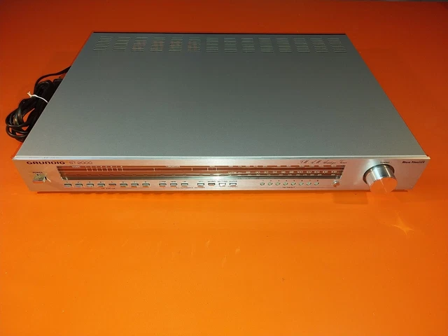 Partager Vintage 1969 GRUNDIG VT 380 Ampli Tuner bon état s'allum