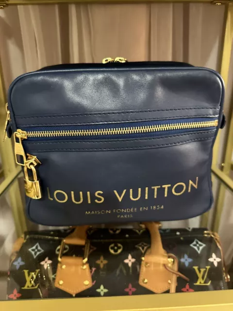 Pre-owned Louis Vuitton Blue Leather Aerogram Takeoff Messenger Bag