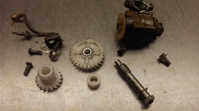 1972 Yamaha 125 Enduro Oil Machine Injection Micros Parts Pump Stucco T4-2