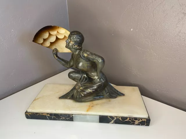 Sculpture En Régule Jeune Femme a L'éventail Sur Socle en Onyx Marbre Circa 1930