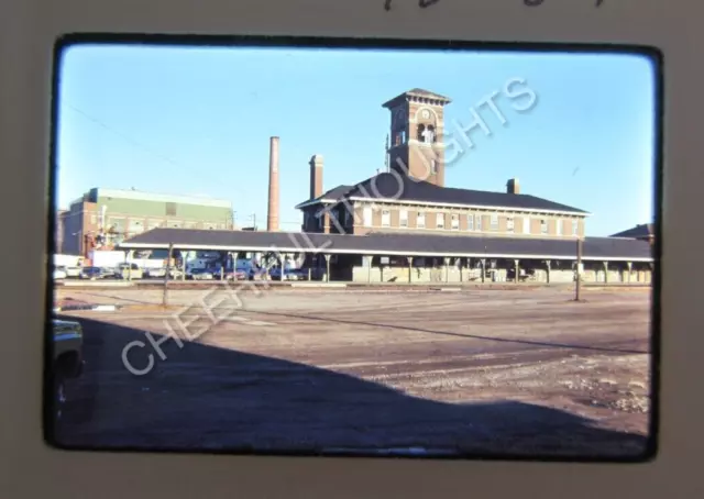 Original  '76 Ektachrome Slide CNW Chicago Northwestern Depot Station      37S10