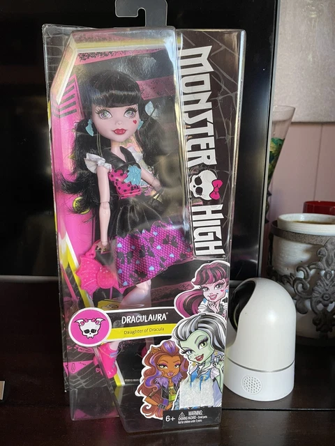 Monster High Ra MONSTER HIGH DRACULAURA 2015 Doll Posing Super Cute NRFB Mint Rare EUR ...