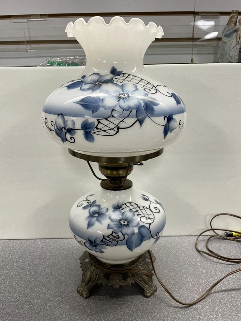 GWTW TABLE LAMP Victorian 3 WAY LIGHT Parlor 20" BRASS Milk Glass Blue Florals 5