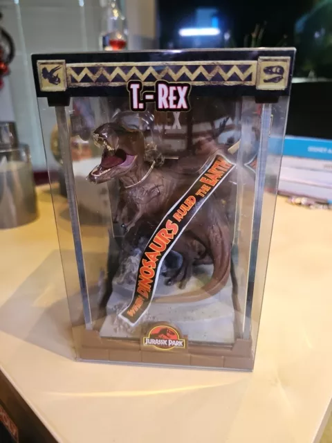 Jurassic Park - Figurine Tyrannosaurus Rex Diorama