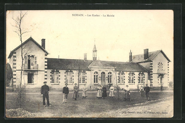 CPA Nohain, les Ecoles, la Mairie 1917