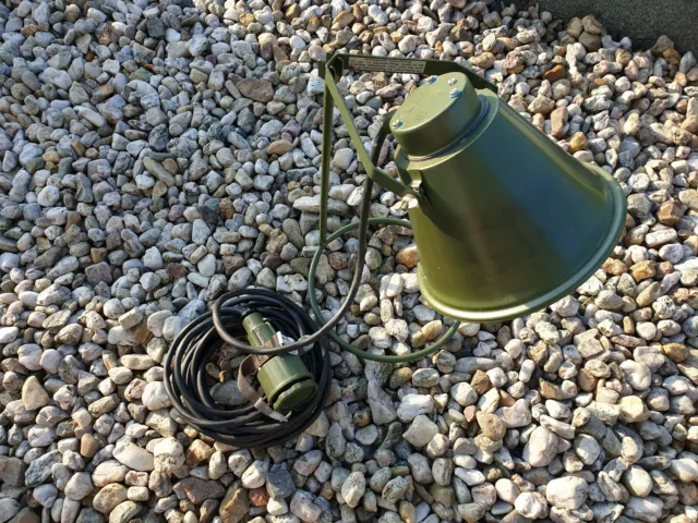 DDR Lampe mit Zubehör VEB Leuchtenbau Leipzig Schirmlampe NVA Industriedesign