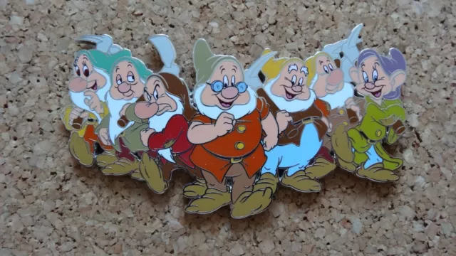 Gros pin's officiel Disney les 7 Sept nains, double pics