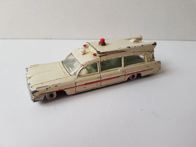 Voiture DINKY TOYS Ambulance Superior Criterion Meccano LTD 1/43 (INCOMPLET)