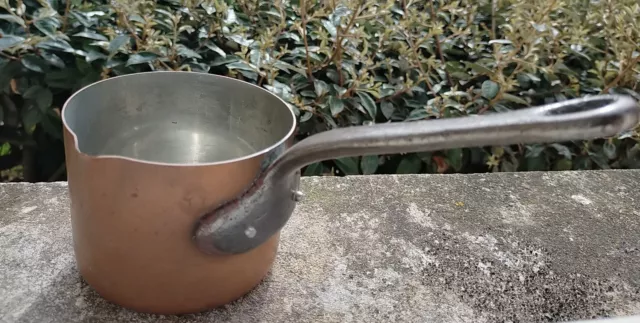 Ancienne Petite Casserole à Sauce en Cuivre Étamé . Fabrication France . 50's .