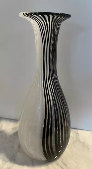 Exquisite Venini Murano 1960's Swirl vase-10.5" Tall and in very good condition