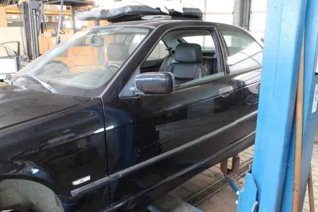 BMW 316i compact (Typ E36/5), Modell 1994-2000, schwarzblaumetallic, Türen  zu öffnen, Schuco, 1:43
