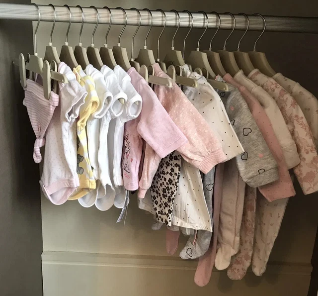 Bellissimo pacchetto di vestiti per bambine età neonato / 0-1 mese ottime condizioni. 2