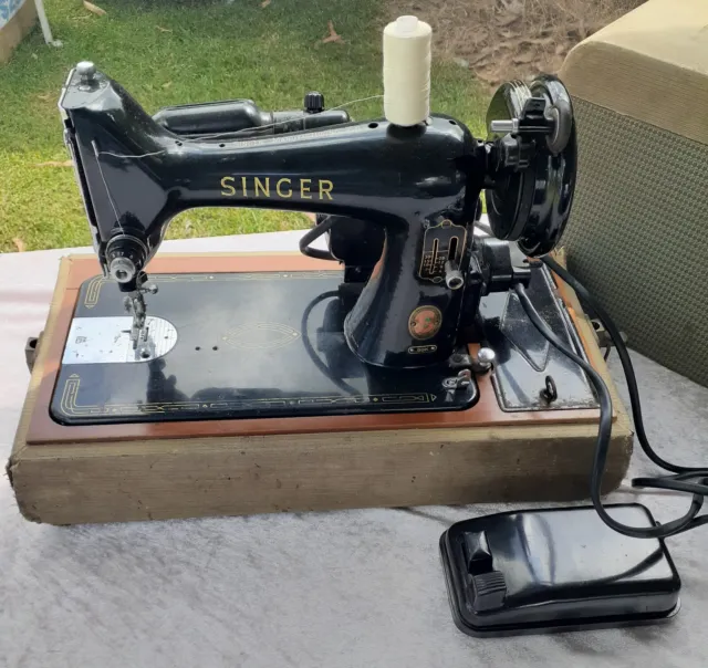 Vintage Singer Sewing Machine 99K,  Working, Pick Up Only