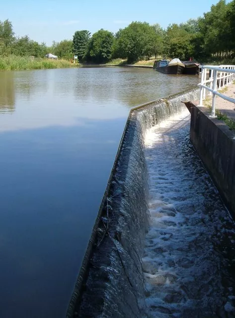 Photo 6x4 Overflow weir, Trent & Mersey Canal Northwich The weir, which r c2006
