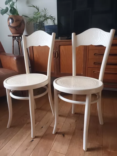 Pair Antique Art Nouveau Mundus Bentwood Chairs