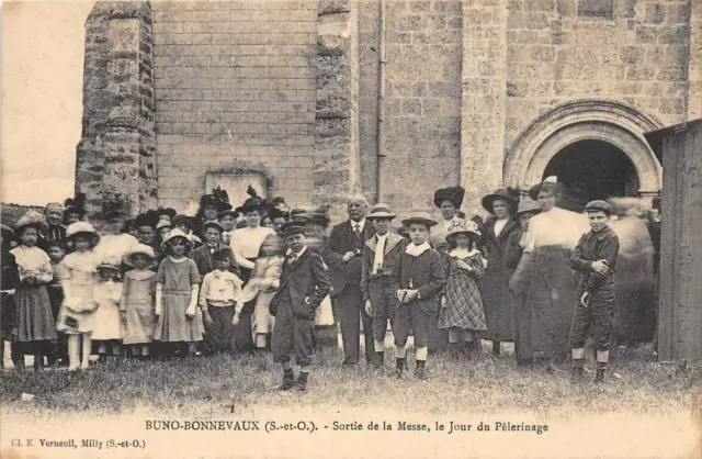 CPA 91 BUNO BONNEVAUX SORTIE DE LA MESSE LE JOUR DU PELERINAGE (cpa GROS PLAN