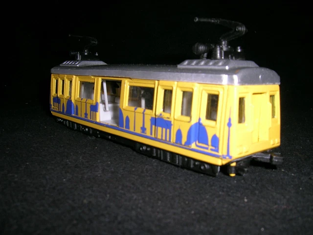 Berliner Straßenbahn Tram / mit Rückzugmotor
