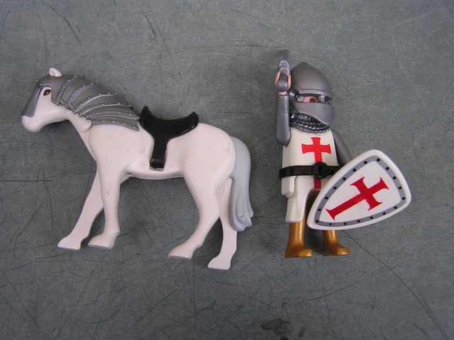 Playmobil Country 6934 pas cher, Box avec cavalière et pur-sang Arabe Playmobil Country 6934 pas cher, Box avec cavalière et pur-sang Arabe