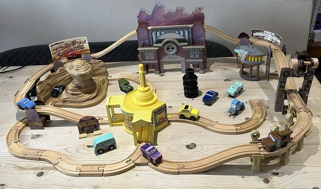 KIDKRAFT WOODEN DISNEY Pixar Cars Radiator Springs Race Track Set £65. ...