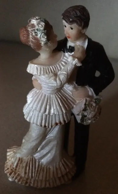 ancien couple de maries (  piece montee ) resine 10cm ( sans marque ) 1985